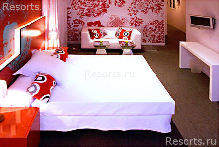 Room Mate Laura 16